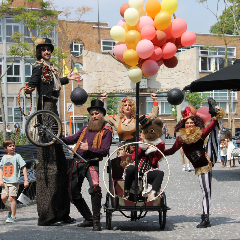 La Famille Coucou - circusparade